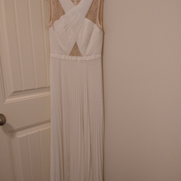 White dress BCBG MAXAZRIA size 8 - Picture 2 of 6